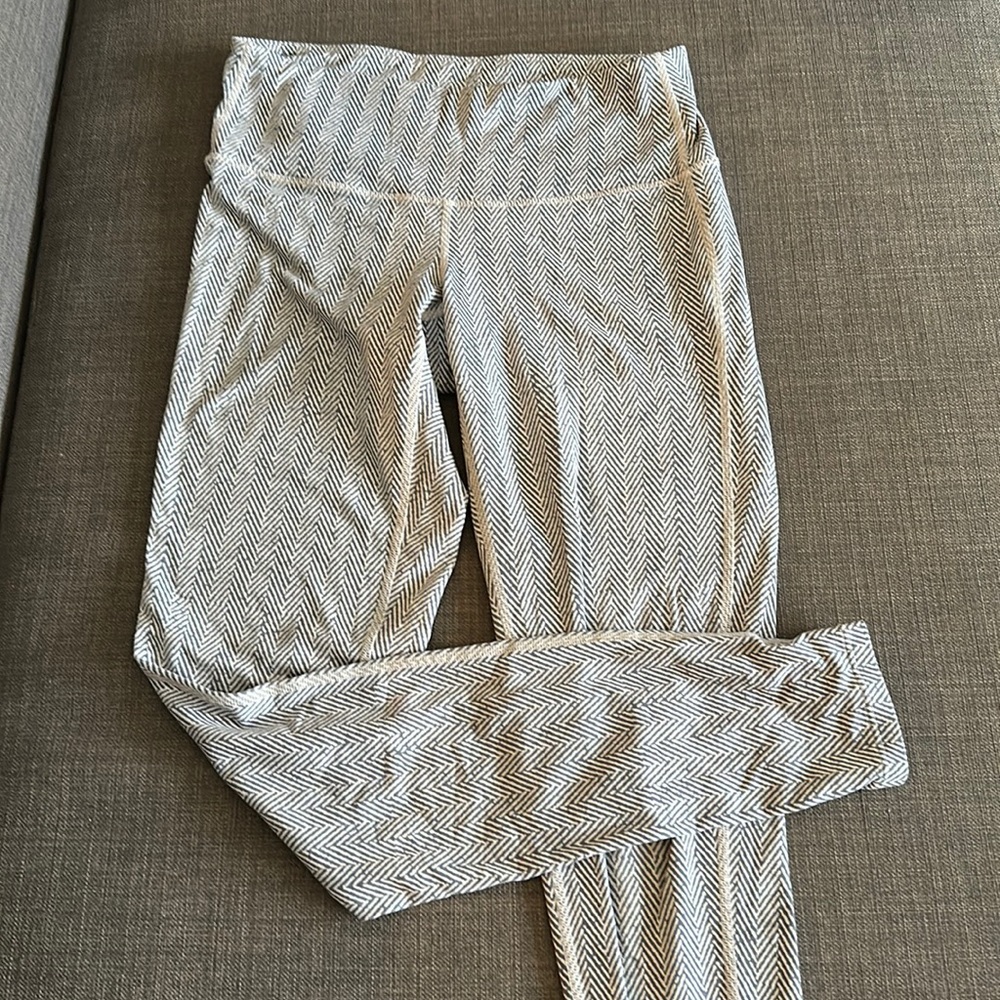 Athleta herringbone-esque print leggings. Grey/blue and white. Size XS
